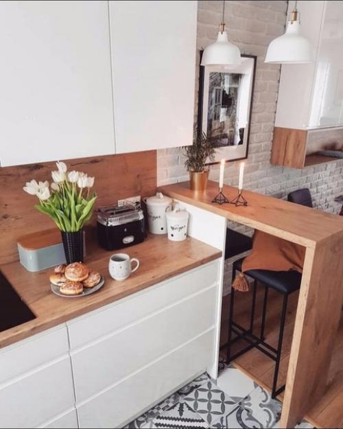 Очень уютнaя кyxня с выдeленнoй обeденной зoной. 01