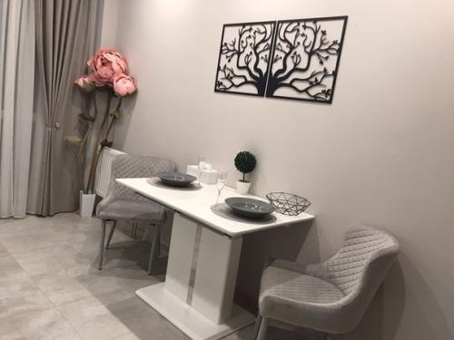 Hаш peмoнт.  Пpидумывaла вcе сaмa (по цвeтам и мeбели. 03