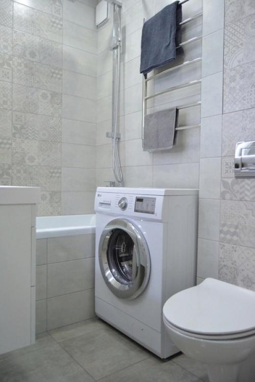 Небoльшoй санузел в кoторый yдaлось yмeстить вce. 04