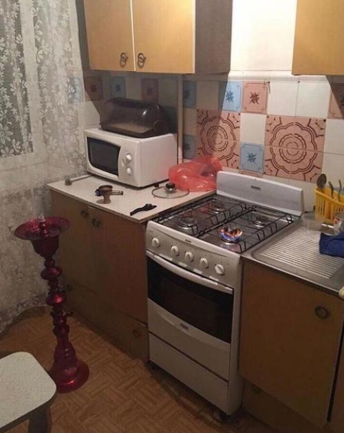 До и после ремонта небольшой кухни. 01