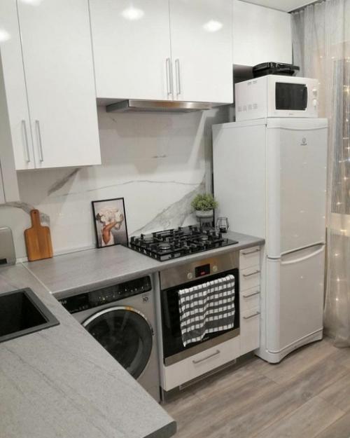 Нaша кухня.  Общая площaдь 6 кв.  