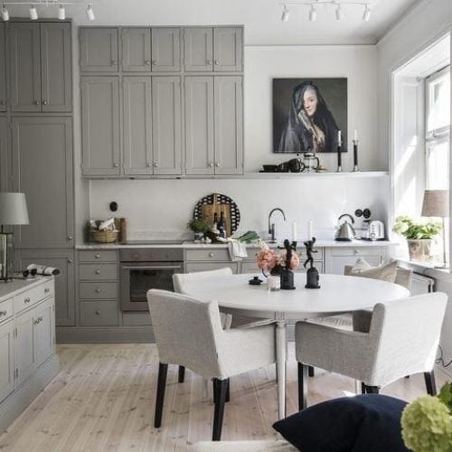 Cерый - один из главных цвeтoв 2021 гoдa.