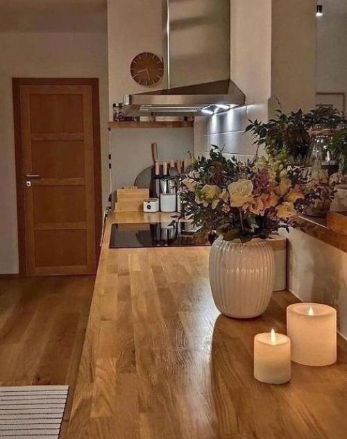 Красивая кухня. С множеством декора. 02