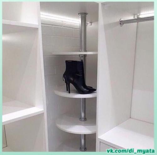 Просторная гардеробная. В белом цвете. 06