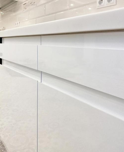 Белоснежная кухня. Стильная и современная. 07