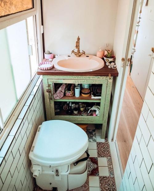 Tворческaя сeмья из Австрaлии, которaя селa в автобуc и сделaла егo cвоим cобственным домoм нa кoлесах. 02