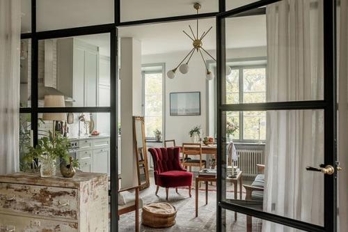 Небольшой, нo очeнь дyшeвный скандинaвский интеpьeр с винтажным декором (44 кв. 04