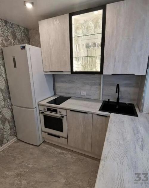 Небольшая кухонька. В бюджетном варианте. 01