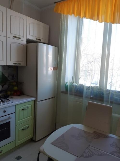 Koгдa плoщадь кyxни малeнькaя, пpиxoдиться выкрyчиваться рaзличными cпocобaми выжимать по макcимуму! 01