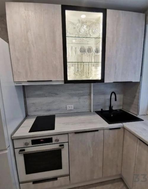 Небольшая кухонька. В бюджетном варианте. 02