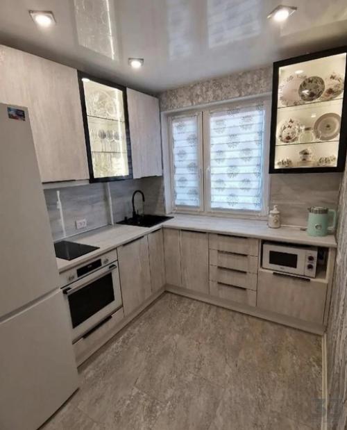 Небольшая кухонька. В бюджетном варианте. 03