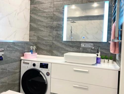 Интерьер небольшой ванной комнаты. 01