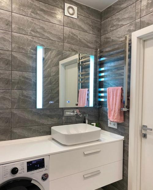 Интерьер небольшой ванной комнаты. 04