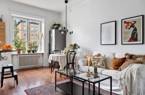 Просторная кухня - гостиная.