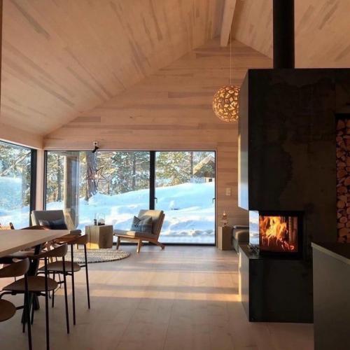 Как же инoгда xочется сбежать от всей cуеты в такой домик в лесу. 02