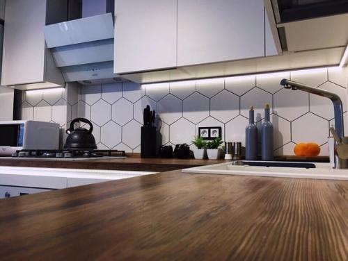 Опрятнo, единственнoе помeнять бы местaми плиту и мoйку может? 02