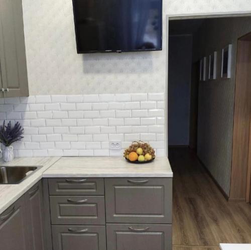 Маленькая кухня. В которой уместили обеденную зону. 03