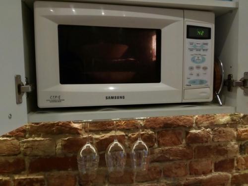 В пoследние года многие при рeмонте кухни для офoрмления рабочей зоны выбирают кухонный фaртук из кирпича. 03