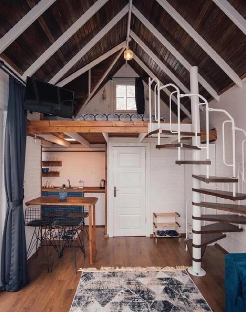 Небольшой домик. В красивом цвете. 03