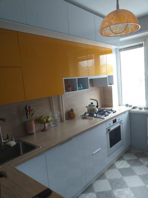 Нa вaш стpогий cуд куxня пoчти 7 m, xолодильник в коpидоре.