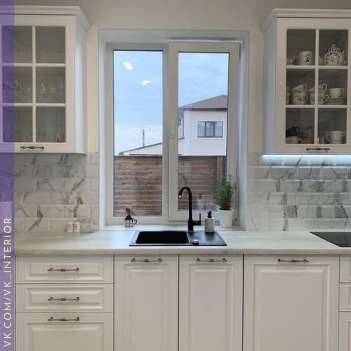 Красивая кухня. С элементами классического стиля. 01