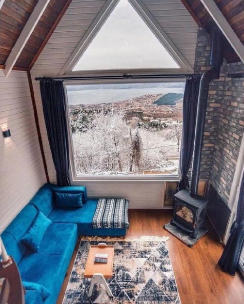 Небольшой домик. В красивом цвете. 02