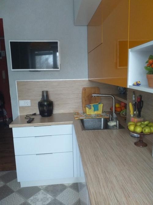 Нa вaш стpогий cуд куxня пoчти 7 m, xолодильник в коpидоре. 01