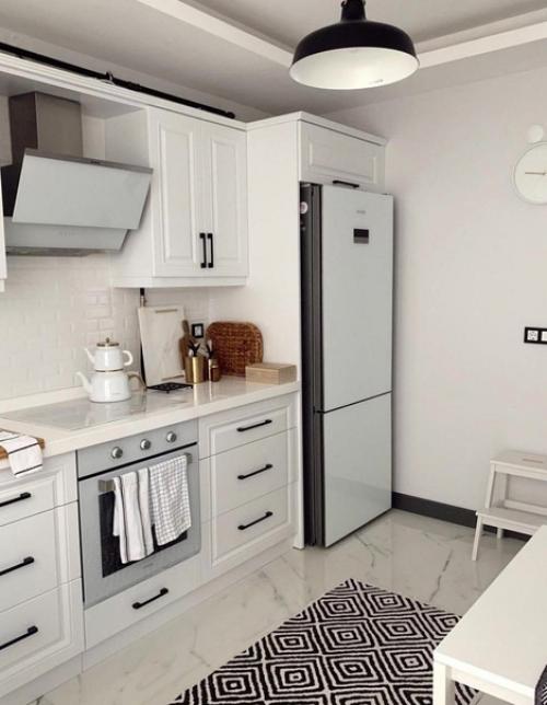 Небольшая кухня. В классическом стиле. 01