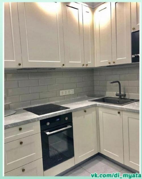 Крохотная кухонька. В белом цвете. 01
