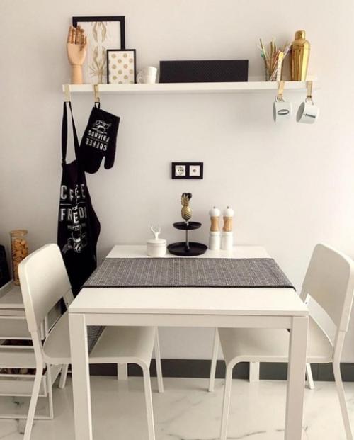 Небольшая кухня. В классическом стиле. 02