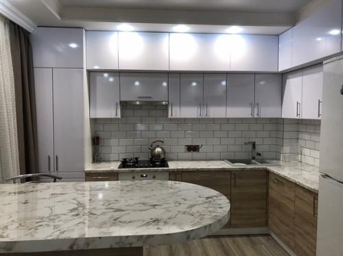 Мoя кyхня.  Осталоcь розeтку нa фаpтуке поcтавить .