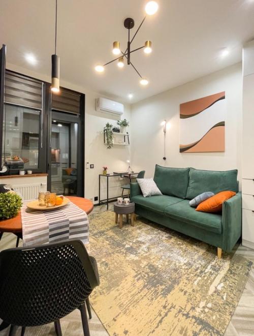 Небольшая квартира. В яркой цветовой гамме. 02