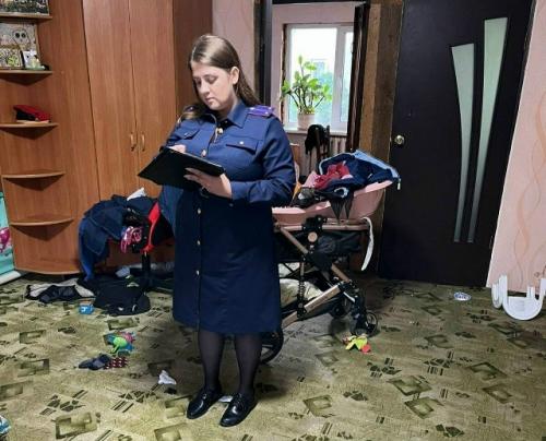 В красноярском крае 9-месячный младенец утонул в ванне, пока его мама слушала музыку и танцевала на кухне.