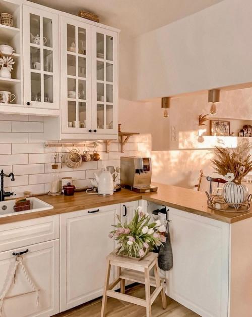 Красивая кухня. Светлая и уютная. 01