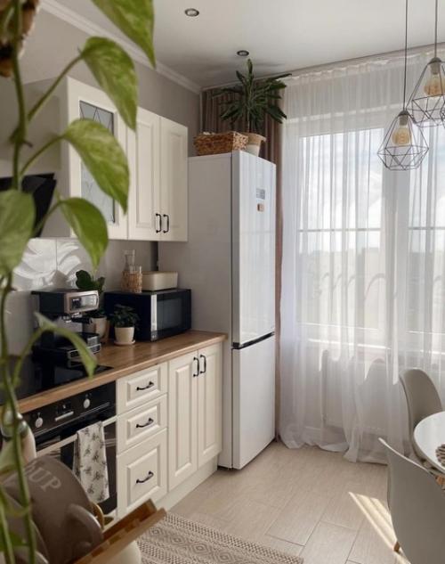 Стильная кухня. С деревянными элементами.