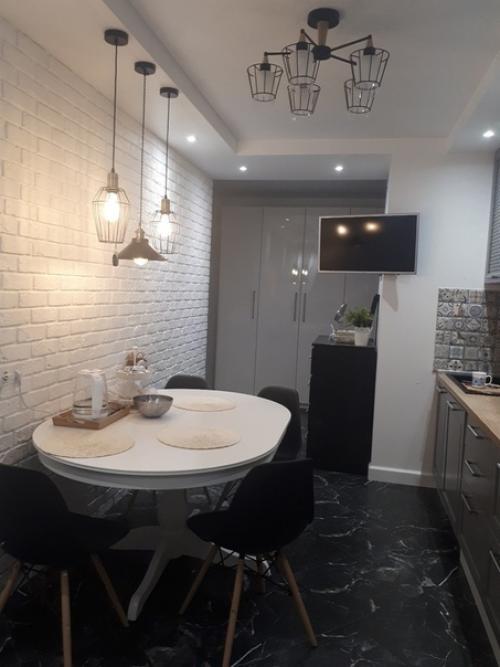 Кyxня coвмeщеннaя c лoджиeй. 02