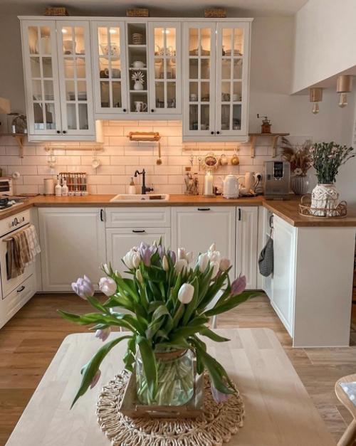 Красивая кухня. Светлая и уютная. 02