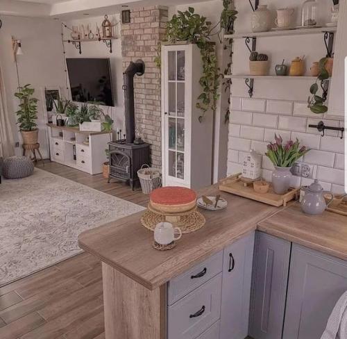 Небольшая квартира. В светлых тонах. 01