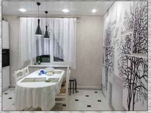 Просторная кухня. В белом цвете. 01