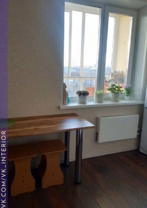 Небольшая кухня. В светлых тонах. 02