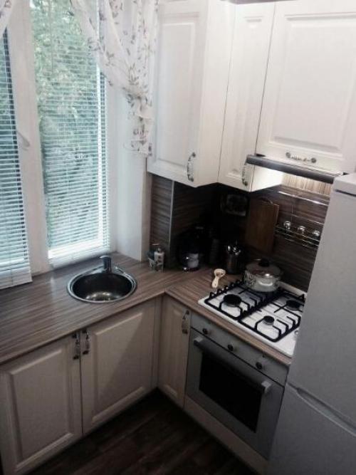 Очень маленькая кухня.