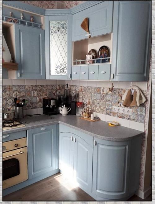 Небольшая кухня. В которой уместилось всё, что нужно. 01