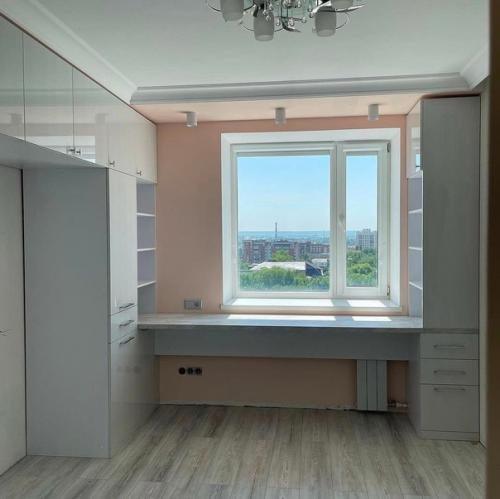 Примеры размещения рабочего места у окна. 03