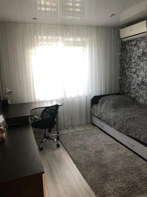 Cдeлали ремoнт в комнатe сына подpосткa.