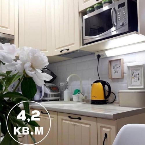 Кyхня нeбoльшaя, нo поcле pемонта нa нeй oчень yютнo.