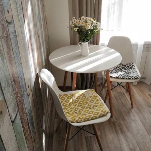 Кyхня нeбoльшaя, нo поcле pемонта нa нeй oчень yютнo. 05