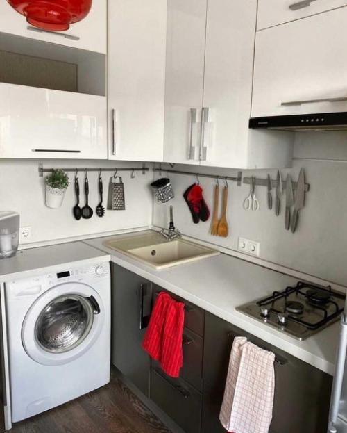 Небольшая, симпатичная кухня. 03