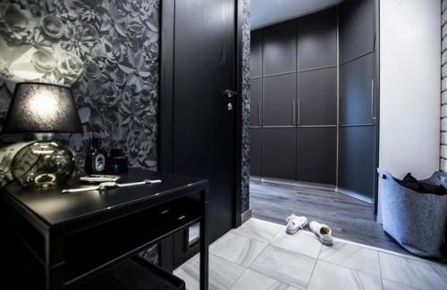 Стильная квартира. В тёмном цвете. 01