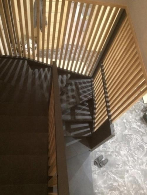 Интересная идея оформления лестницы. 05