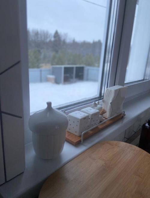 Небольшая кухонька. В светлых цветах. 05